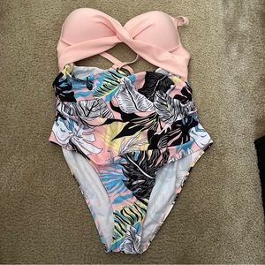 WOMENS ONE PIECE STRAPPY SWIMSUIT-NWT Size XL